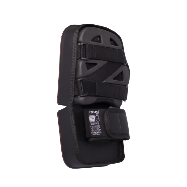 Protetor para treino de artes marciais preto com tiras de velcro e etiqueta AZEMAD