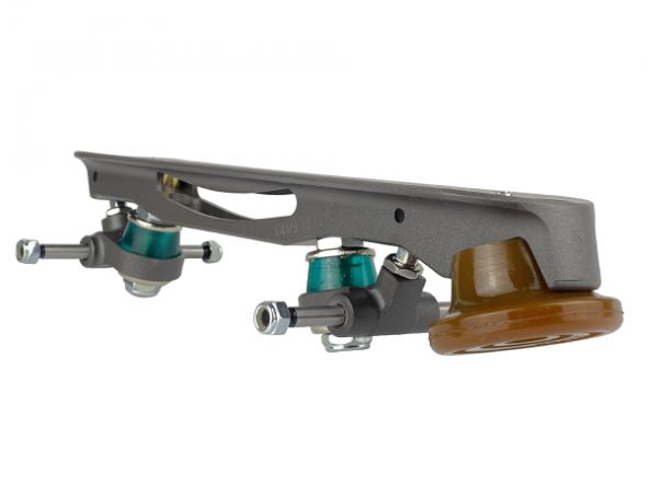 Ecrã de skate cinzento com risers azuis e rodas castanhas