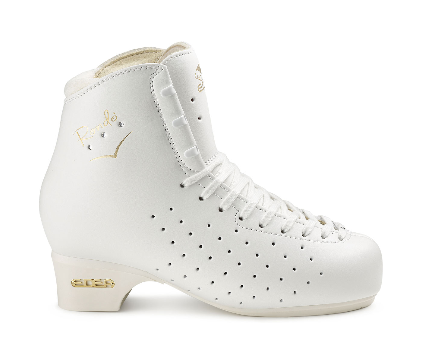 Patim artístico branco com detalhes perfurados e etiqueta dourada