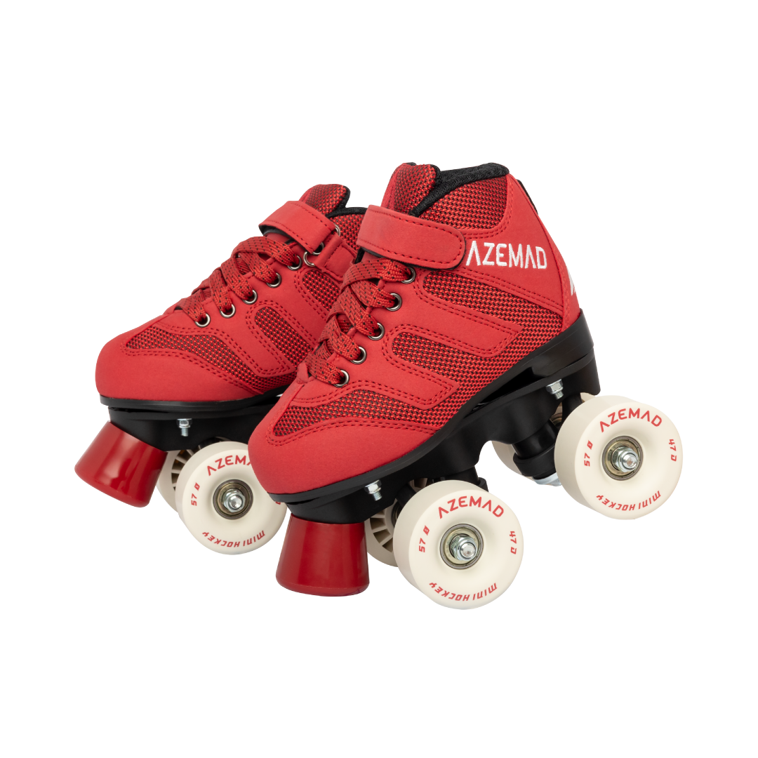 Patins azuis e pretos com rodas brancas e texto AZEMAD