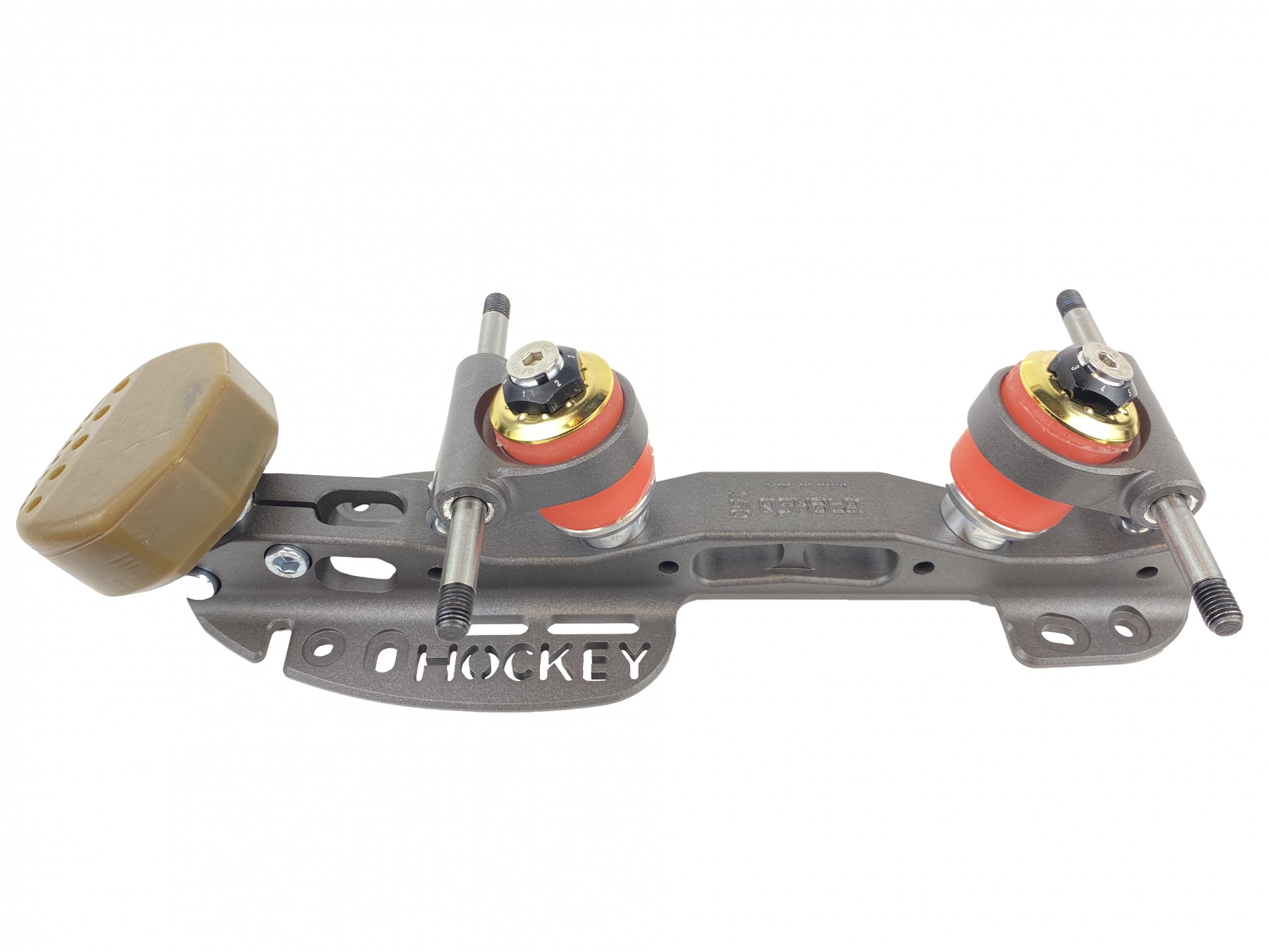 Suporte metálico para patins com rodas vermelhas e palavra HOCKEY