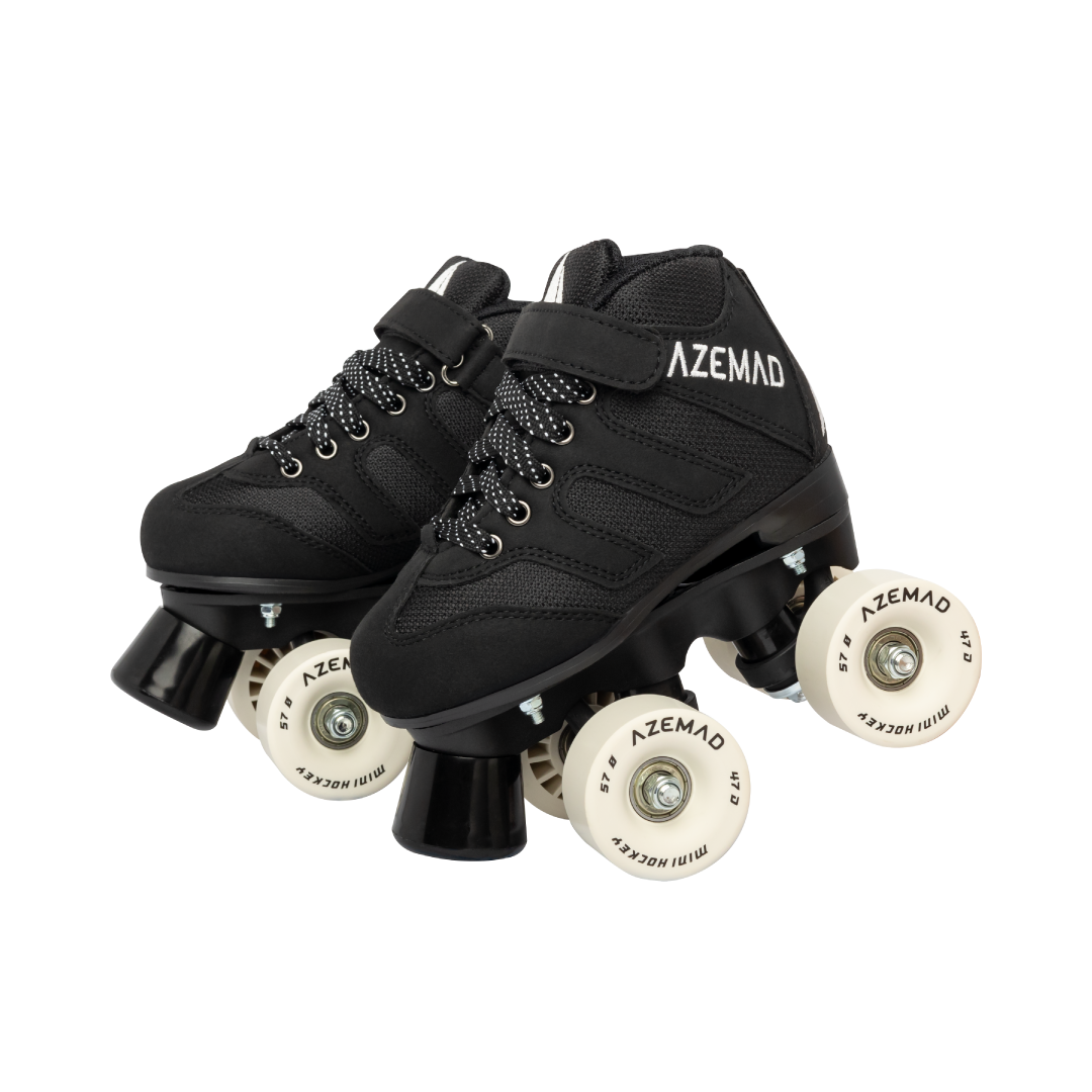 Patins Azemad pretos com rodas brancas e letras AZEMAD em preto