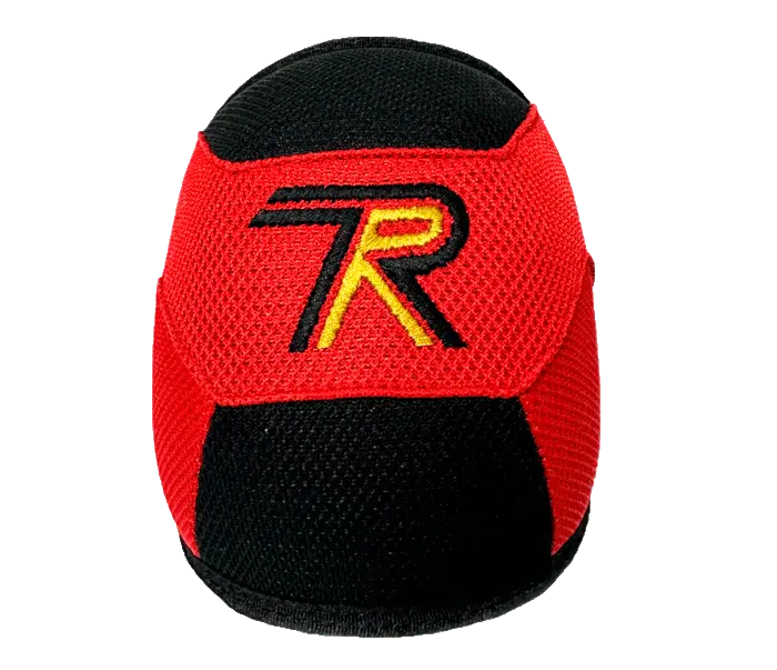 Joelheira vermelha e preta com logo TR amarelo e preto