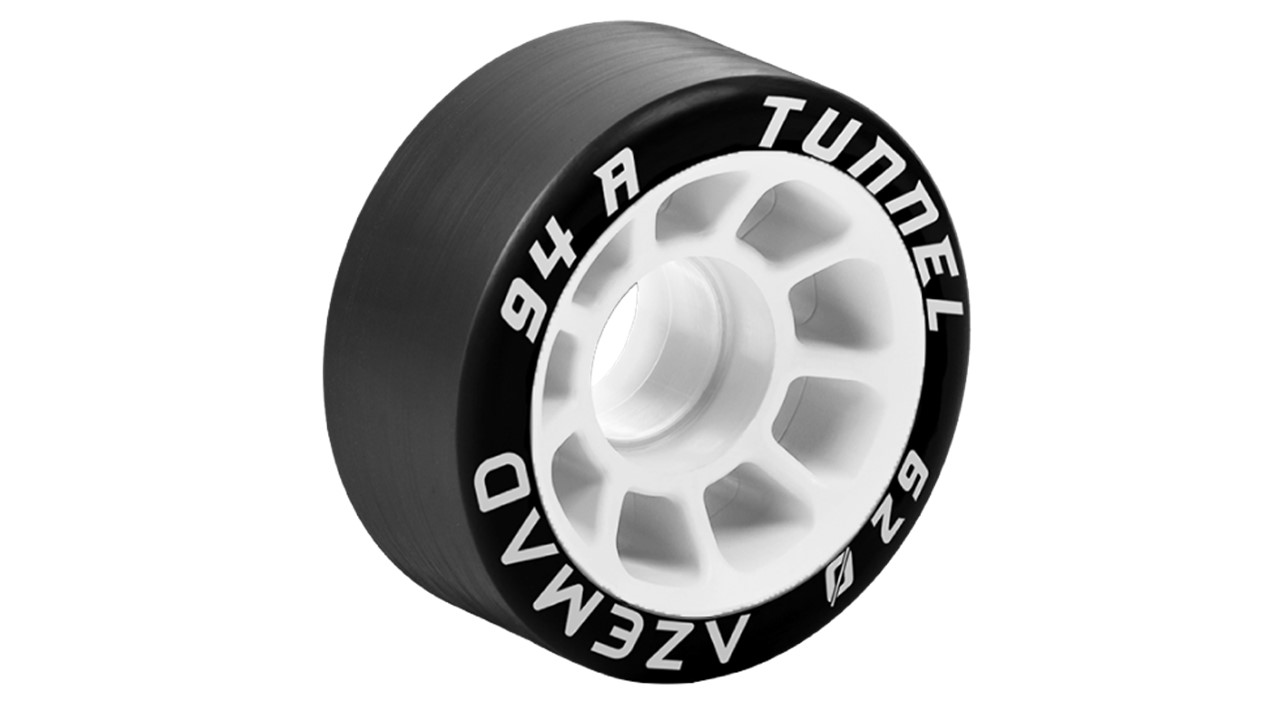 Roda preta e branca para patins ou skate com texto branco na lateral.