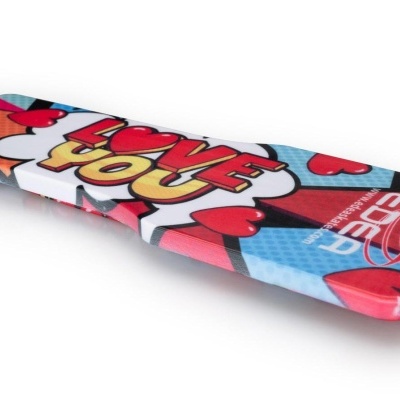 Base retangular colorida para descanso de braço com texto LOVE YOU e corações