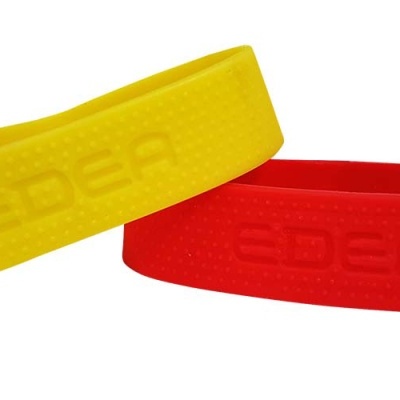 Elásticos amarelo e vermelho com marca EDEA em relevo