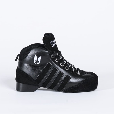 Bota desportiva preta com cordões pretos e brancos e logotipos brancos