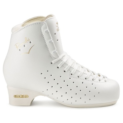 Patim artístico branco com detalhes perfurados e etiqueta dourada