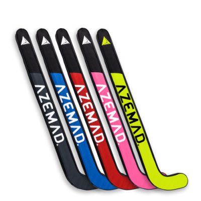 Cinco sticks de hóquei de campo coloridos com a marca AZEMAD
