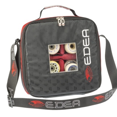 Bolsa transportadora preta quadrada EDEA com várias rodas de patins visíveis através de janela frontal
