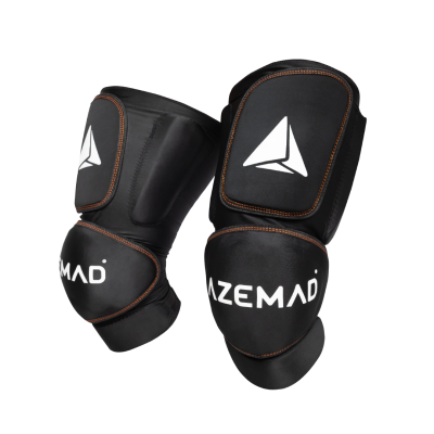 Par de joelheiras pretas AZEMAD com detalhes em branco e costuras laranja