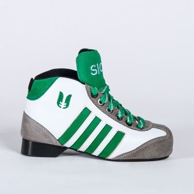 Bota desportiva em branco, verde e cinza com logótipo e texto S10