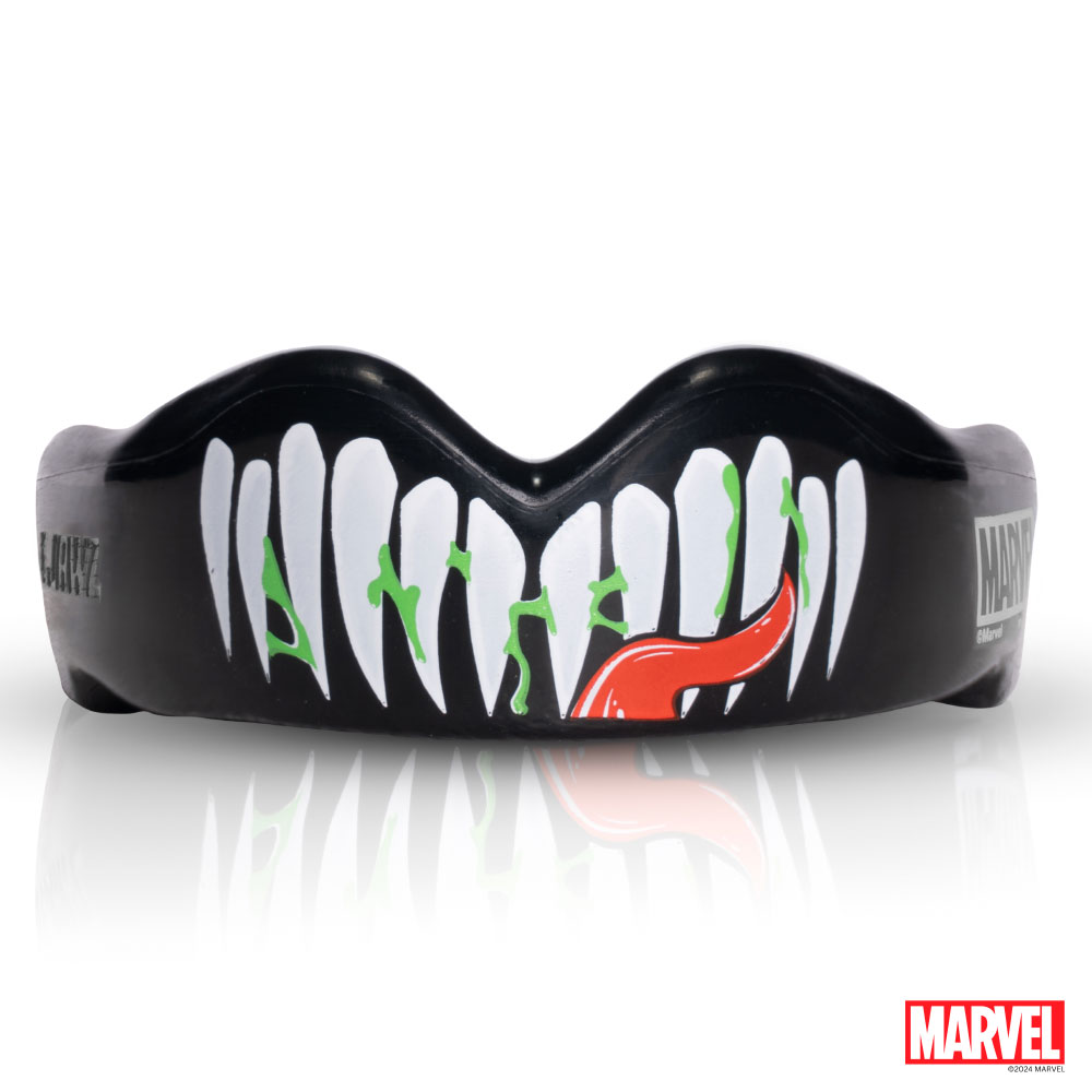 Bocal SAFEJAWZ Marvel Venom Protetor bucal preto com dentes e língua desenhados, logótipo MARVEL na lateral.