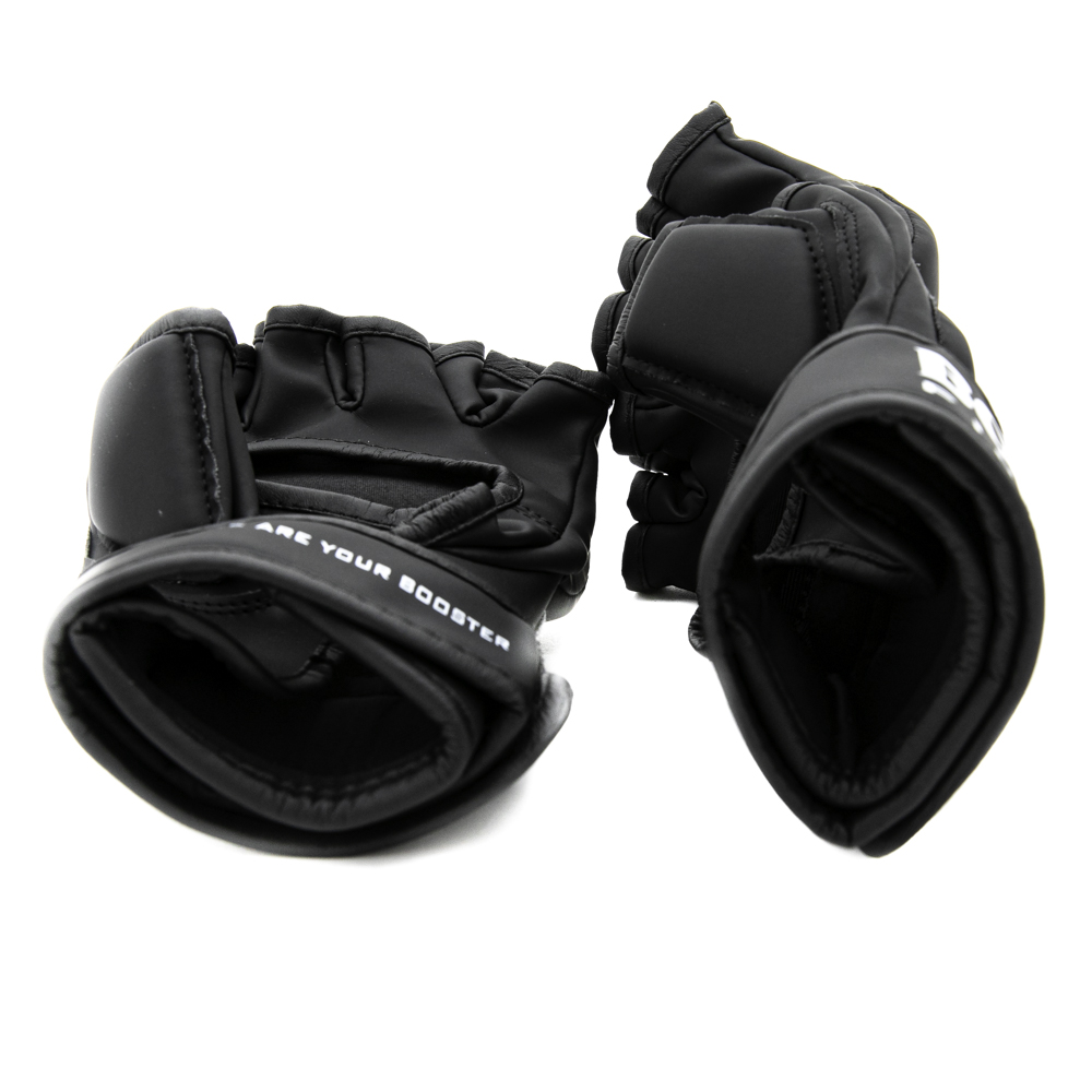 MMA Booster Gloves Par de luvas desportivas pretas com dedos expostos e fecho em velcro