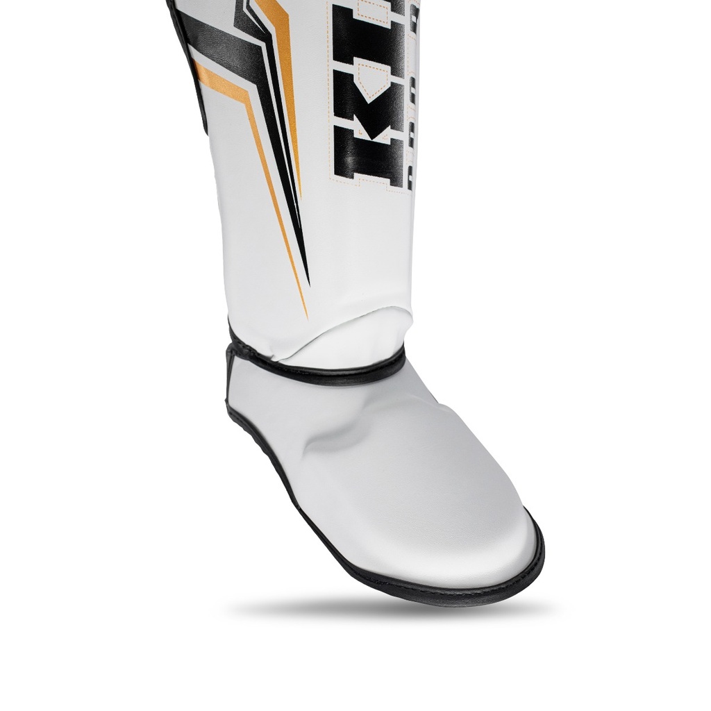 KPB Thor Shinguards WH Bota desportiva branca com detalhes em preto e dourado