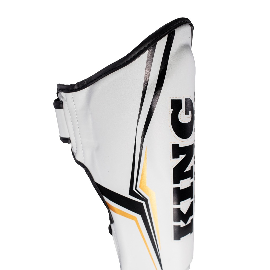 KPB Thor Shinguards WH Protetor de canela branco com detalhes pretos e amarelos e texto KING