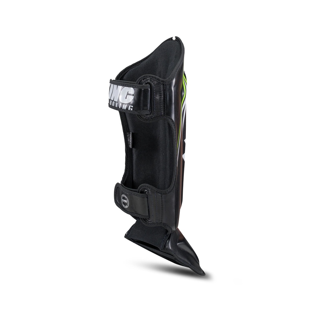 King Pro Boxing - Spartan Sh 1 Protector de canela preto com fitas de velcro e texto KING BOXING