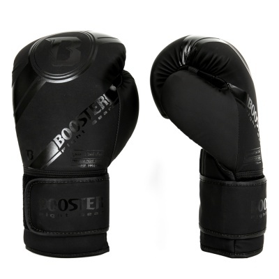 Par de luvas de boxe pretas com marca BOOSTER e fecho em velcro