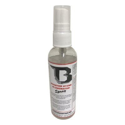Frasco de spray Booster Stink Eliminator Spray com rótulo branco, preto e vermelho