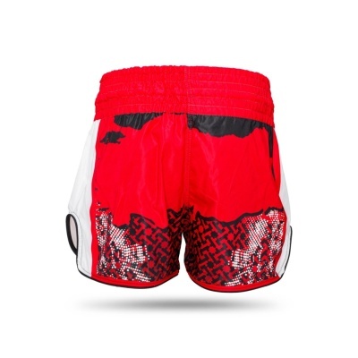 Calções de desporto vermelhos com padrão preto e branco e detalhes brancos laterais