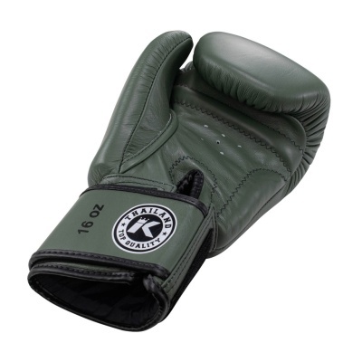 Luva de boxe verde escuro com detalhes pretos e selo Thailand Top Quality.
