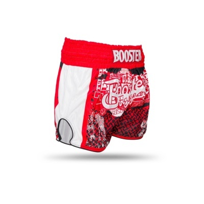 Calções desportivos vermelhos, brancos e pretos com padrão gráfico e texto BOOSTER