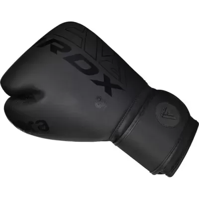 Luva de boxe preta com inscrições RDX e VXSARA