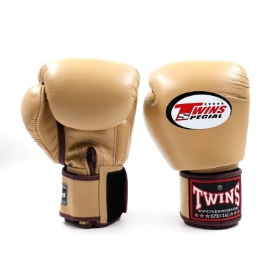 luvas de boxe bege com detalhes em castanho e etiquetas TWINS SPECIAL