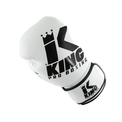 Luvas de boxe brancas e pretas com texto KING PRO BOXING
