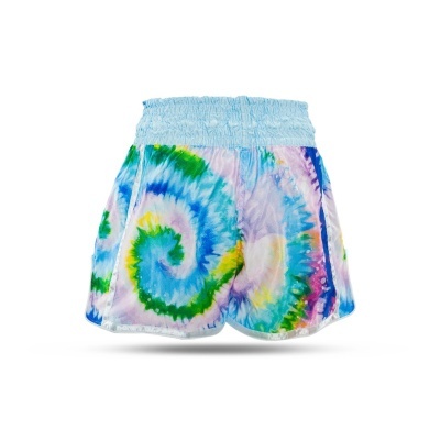 Calções de criança coloridos com padrão tie-dye e cintura elástica azul clara