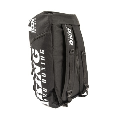 Mochila preta com texto KING PRO BOXING em branco.