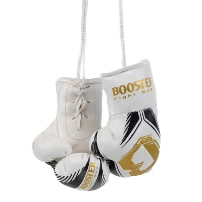 Mini luvas de boxe brancas com texto BOOSTER Fight Gear dourado