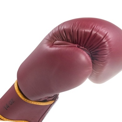 Luvas de boxe bordô em pele sintética com costura amarela e texto 14 OZ