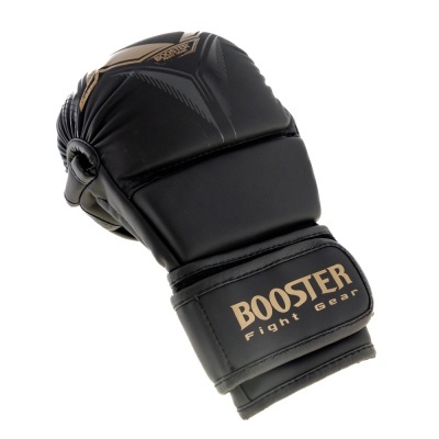 Luvas de boxe pretas com detalhes dourados e texto BOOSTER Fight Gear