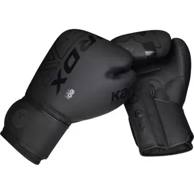 Luvas de boxe pretas com texto RDX e símbolo 8