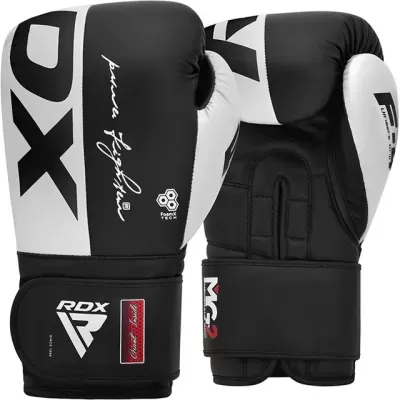 Luvas de boxe preto e branco com logotipos e texto