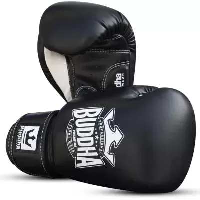 Par de luvas de boxe pretas com texto BUDDHA e coroa branca.