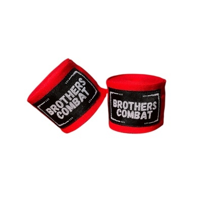 Duas faixas elásticas vermelhas com etiquetas pretas com texto branco 