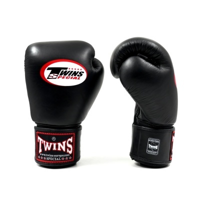 Luvas de boxe pretas da marca TWINS SPECIAL com logotipo e fecho em velcro.