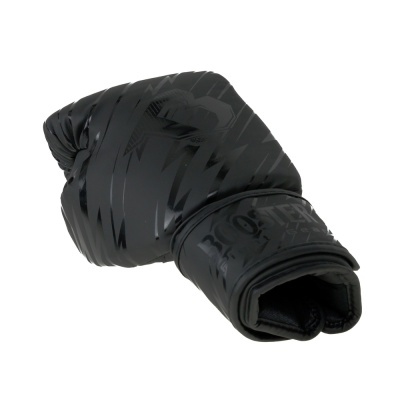 Luva de boxe preta com padrão e texto CORESTER GEAR