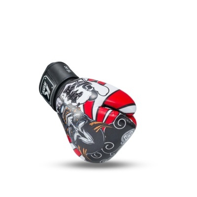 Luva de boxe preta, vermelha e branca com desenhos coloridos e fecho em velcro preto