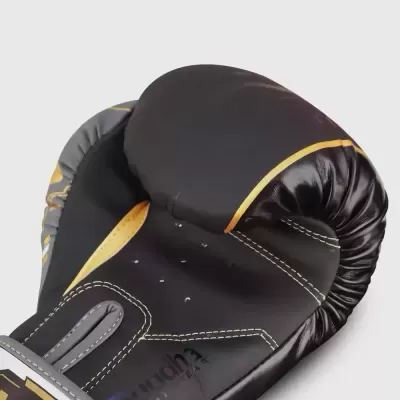 Luva de boxe preta com detalhes amarelos e cinzentos