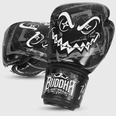 Luvas de boxe pretas com design gráfico branco e texto Buddha Fightwear no pulso