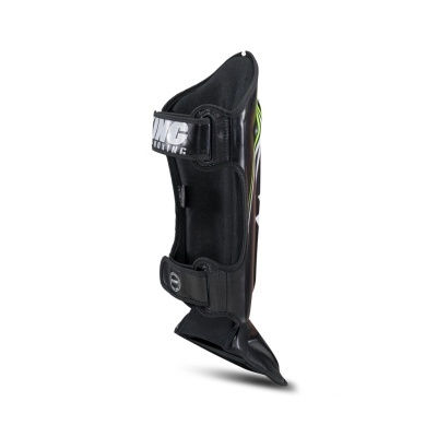 Protector de canela preto com fitas de velcro e texto KING BOXING