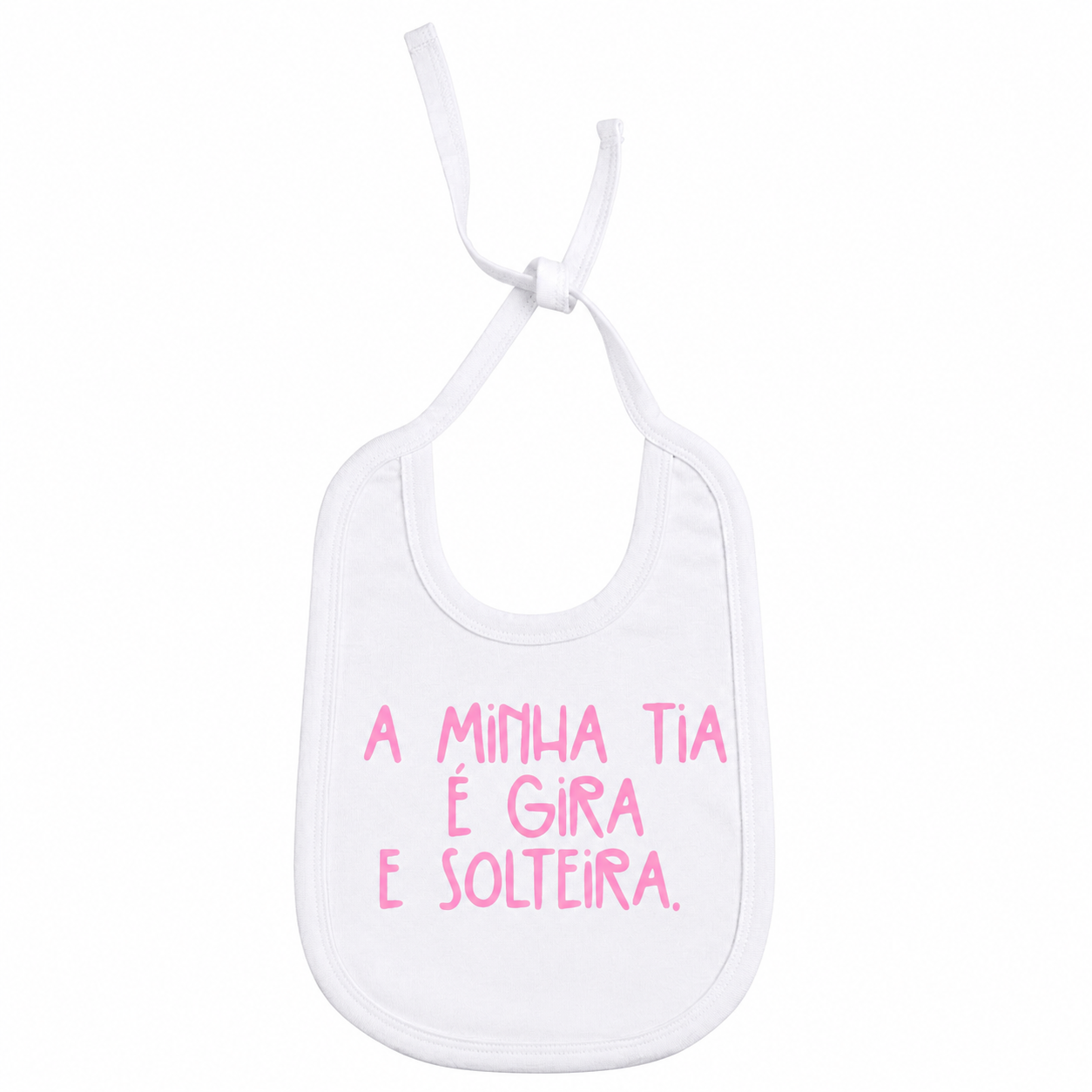 Babete branco com texto rosa A MINHA TIA É GIRA E SOLTEIRA.