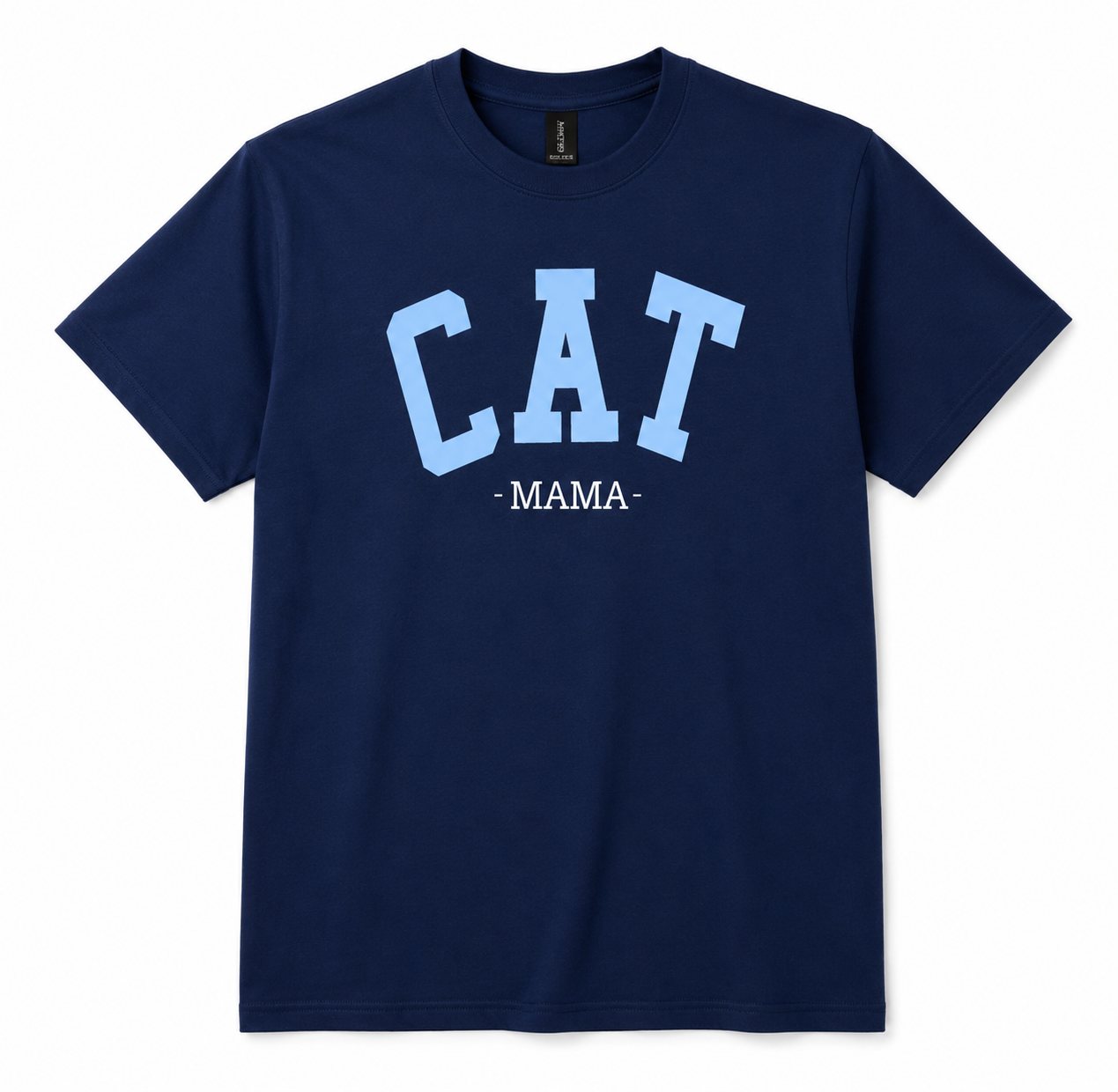 T-shirt azul escura com letras CAT e MAMA