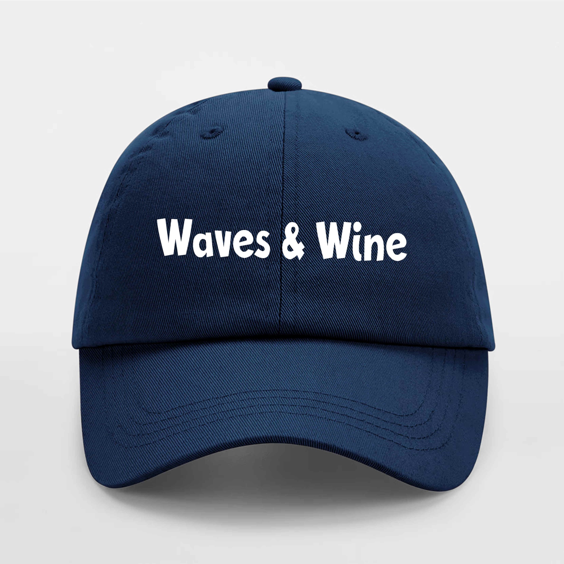 Bone azul escuro com texto Waves & Wine branco