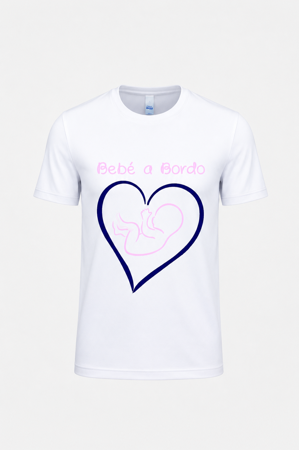 T-shirt branca com estampa de coração azul escuro, bebé rosa e texto Bebé a Bordo.