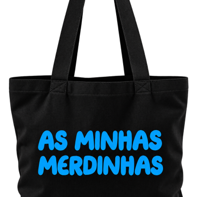 Sacola preta com texto azul AS MINHAS MERDINHAS