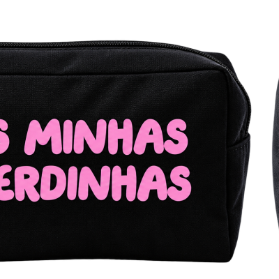 Estojo preto com texto rosa AS MINHAS MERDINHAS.